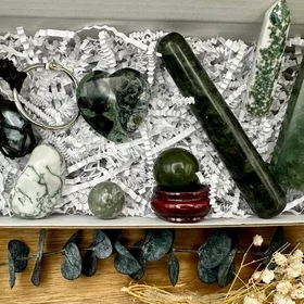 Grounding with the Greens Hand Selected Crystal Gift Set